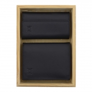 Conjunto de carteira e chaveiro de couro preto liso